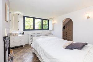 Bed- click for photo gallery